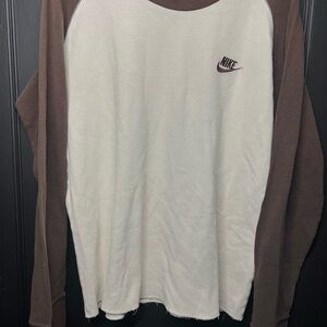 VTG 2000s Nike Men’s Cream Body with Brown Raglan Long-Sleeve Shirt